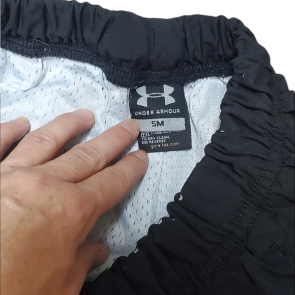 Unisex Black Underarmour lined Gore-tex Track Pants - Picture 5 of 10